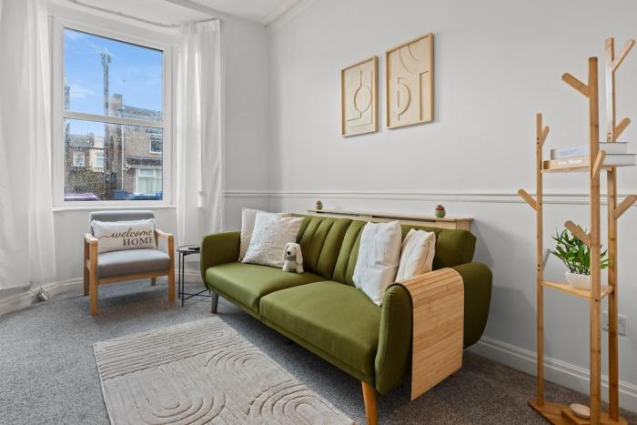 #113 Anfield 3 Bed beautiful home - Sleeps 7 - Perfect for Contractors and Families - Free Street Parking