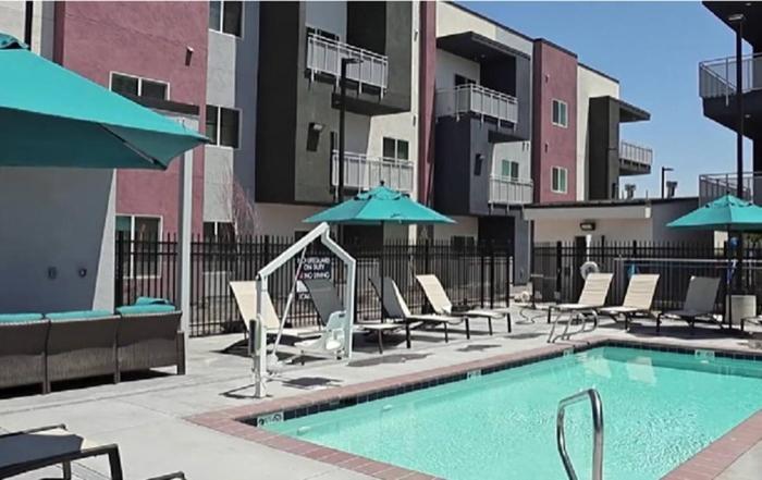 Calm Luxury Living 1BR Retreat Pool, Hot Tub, WiFi