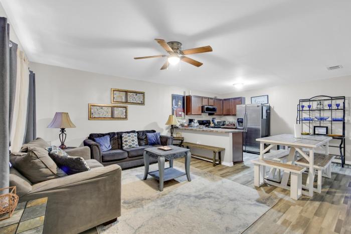Cozy Home Near Outlets SPI Beach SpaceX Sleeps 9 Game Room Truck Parking