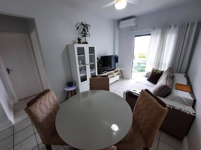 Apartamento a uma quadra do Mar comvaga de garagem