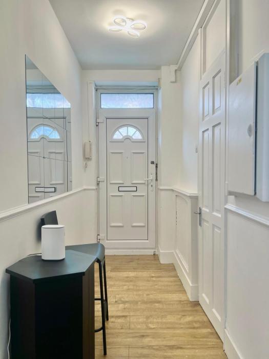 Stockwell apartment 1 minute walk to underground