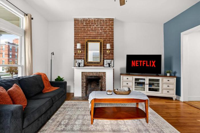 Cozy 1st-Floor Flat 2BR Backyard Free Parking