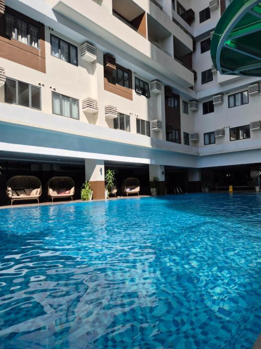 Furnished Family Condo Near IT Park and Waterfront With Pool, Wifi, Gym Access
