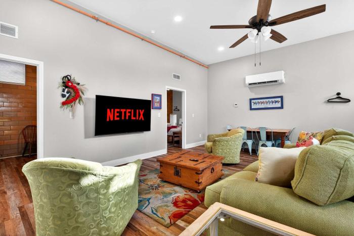 The Matt Winn Suite A Cozy Modern Brick Home