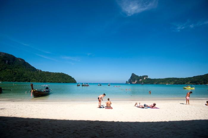 Twin Palms Hostel Phi Phi