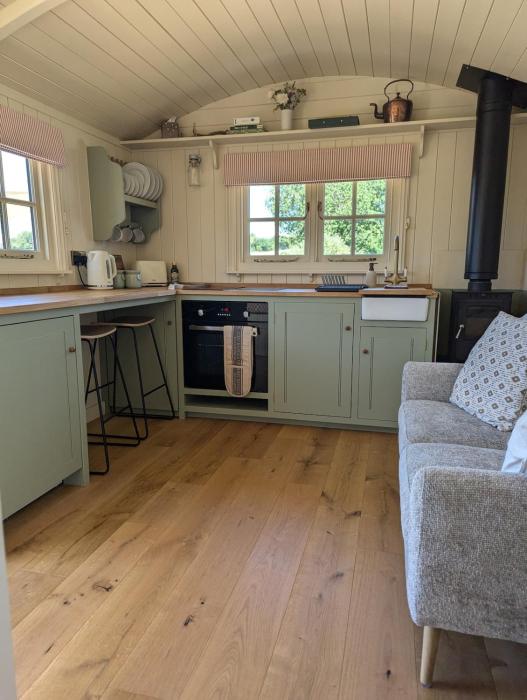 The Hedgerow Hut