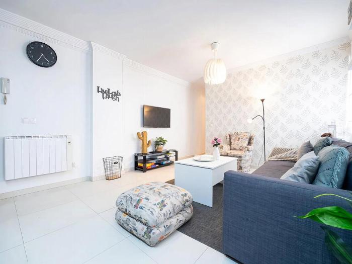 Steps from Alcazar Mosque. Heart of St Basilio