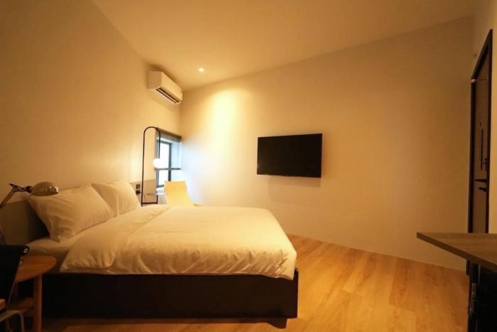 Kozy Premier Room 1BR Cozy Living
