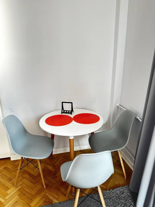 Golden Escape 3 rooms apart