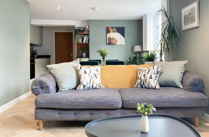 The Old Stables - 1 Bed Apartment - Town Centre - Parking Permit