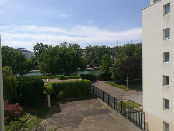 T4 3 Chambres Ideal pour familles et groupes Face du Stade de France Canal et toutes commodités