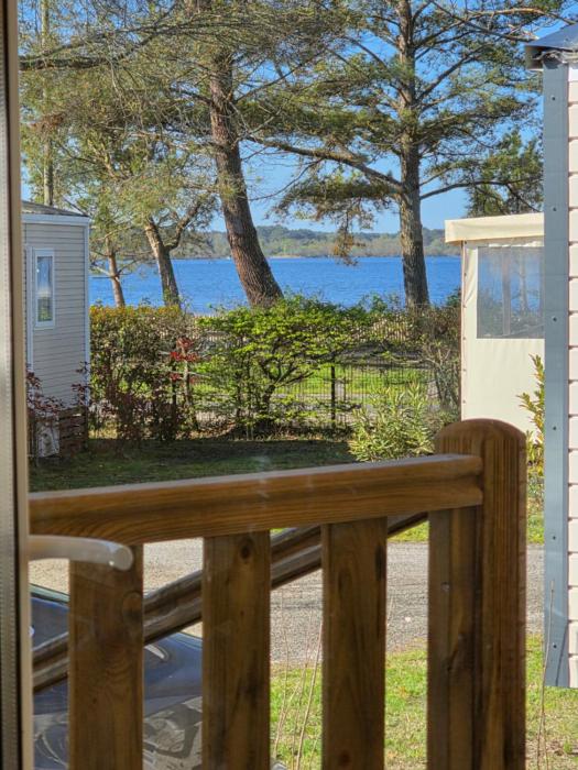 Mobil home 6 8 personnes vue lac camping le pipiou 4 étoiles