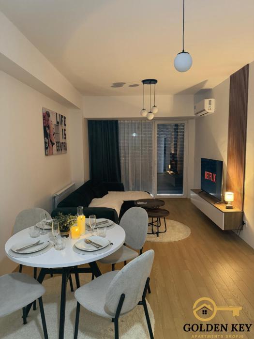 Skyline Apartment - by Golden Key