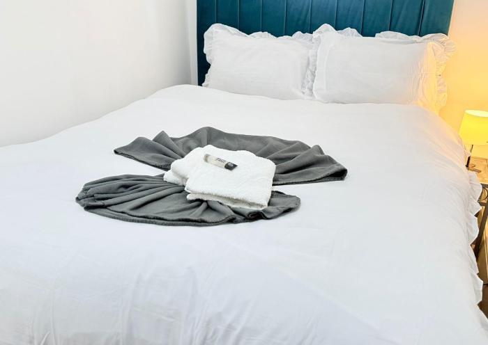 One bed Elizabeth line garden Escape -emphasize privacy and comfort