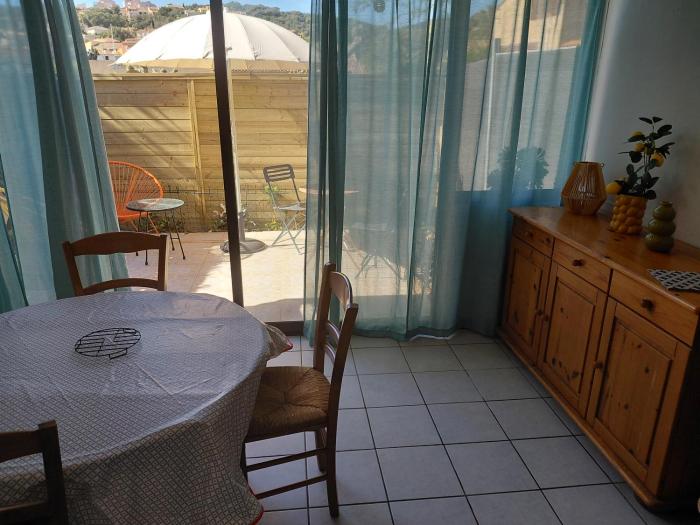 Grand Studio véranda et terrasse