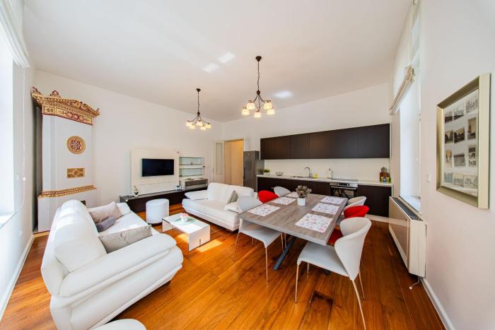 Zagreb 265 & 266 - 3 Bedroom Apartment & 2 Bedroom Apartment - City Centre - Flexible Keybox Entry - Monthly Rent - Modern