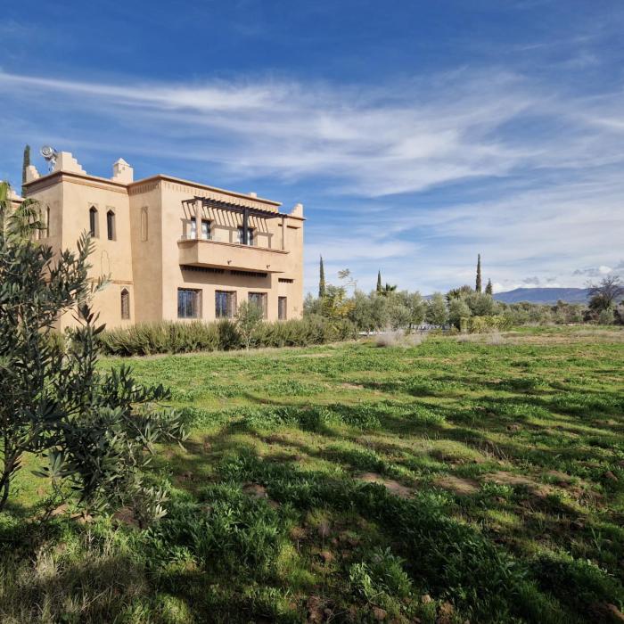 villa luxueuse 5 chambres , avec piscine