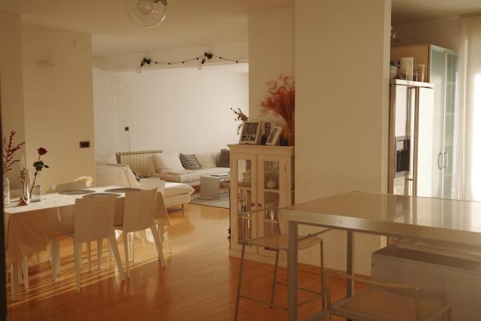 Light-filled modern flat with spacious terrace