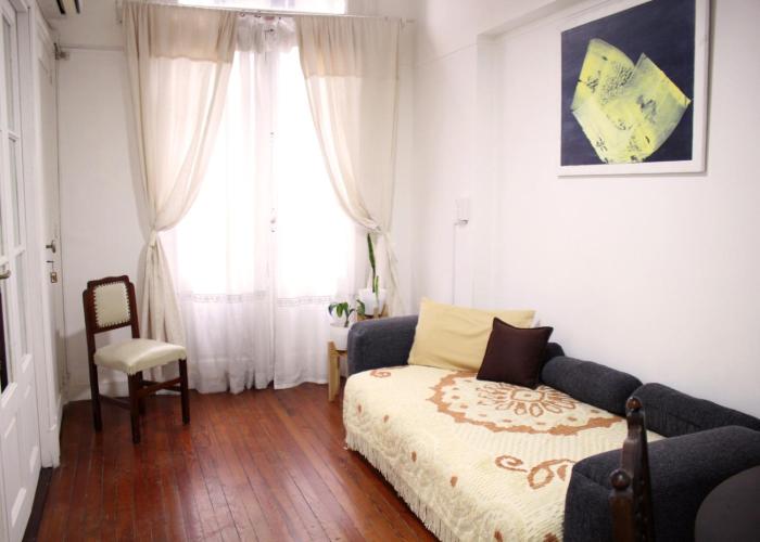 Clásico departamento porteño a una cuadra del Obelisco