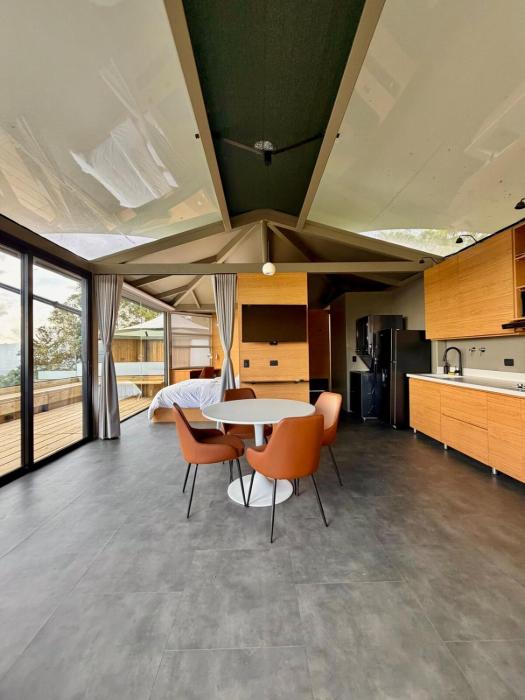 Upscale Cabana, Hot Tub, Views, Close to Dining