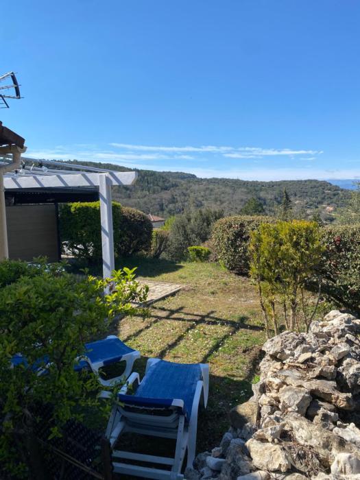 LA OLISO Gorges de lArdèche gîte 4 places avec piscine à 5mn du Pont d Arc
