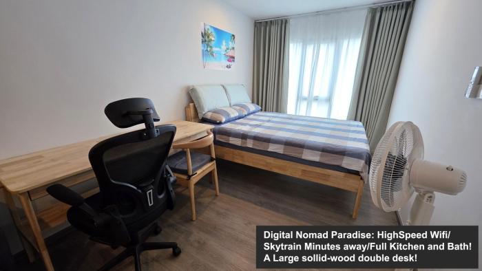 A3508 Monthly Condo Skytrain Minutes away Full Kitchen and Bath!