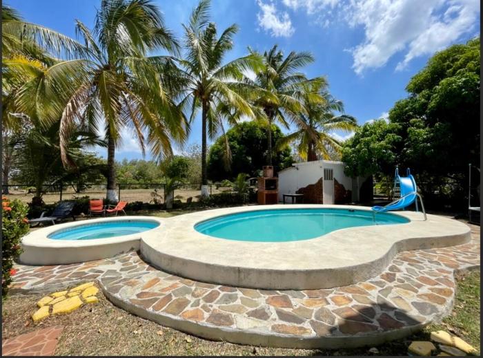 Casa de Campo con piscina y billar en Punta Chame -5 Habitaciones-