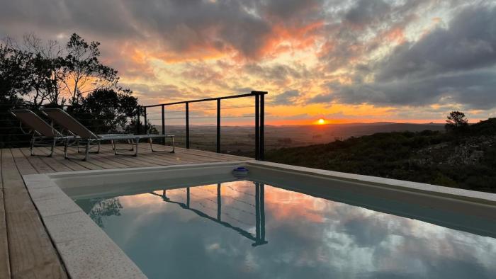 Sukha II Refugio moderno con piscina y vista única