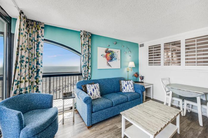 Beautifully Decorated Condo with Amzing Ocean View