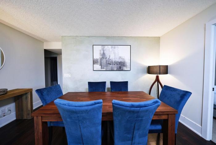 Stylish 2 Bedroom Suite in the Heart of Downtown