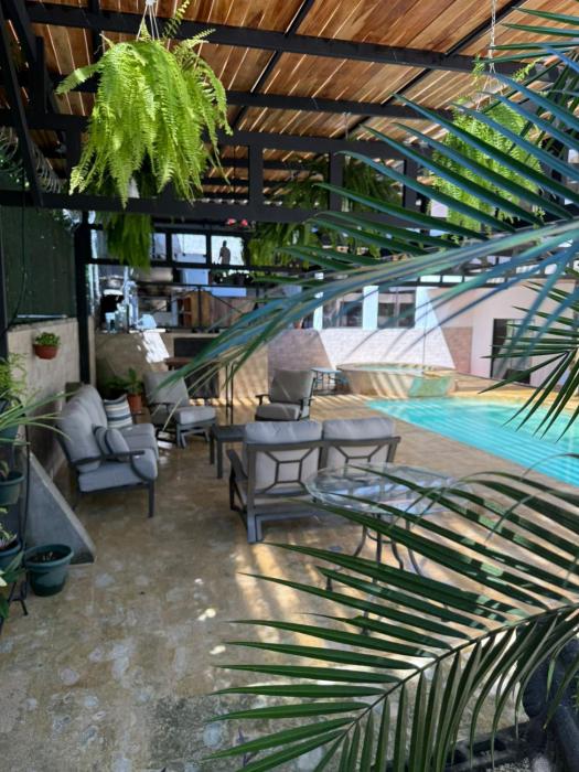 Tropical Villa with Priv Pool, Jacuzzi & Relaxing MAD