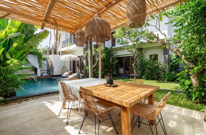 Villa Whisper Beautiful beach side villa large garden parking