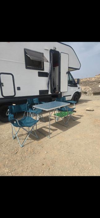 Caranava junto al mar