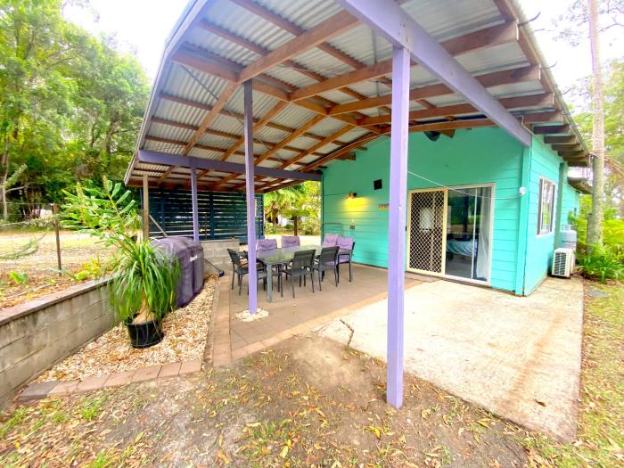Lakeside 3-BR Forest Cottage