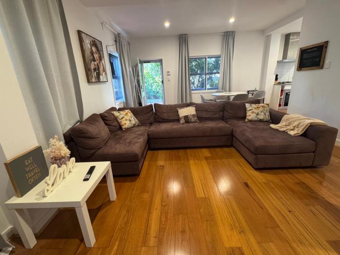 Central Teneriffe, walk to river, onsite parking