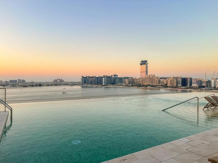 FIRST CLASS 2BR Scenic View Steps to Beach