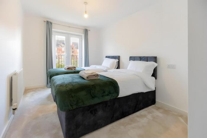 Large 4BR House - Easy Access to Manchester & Liverpool