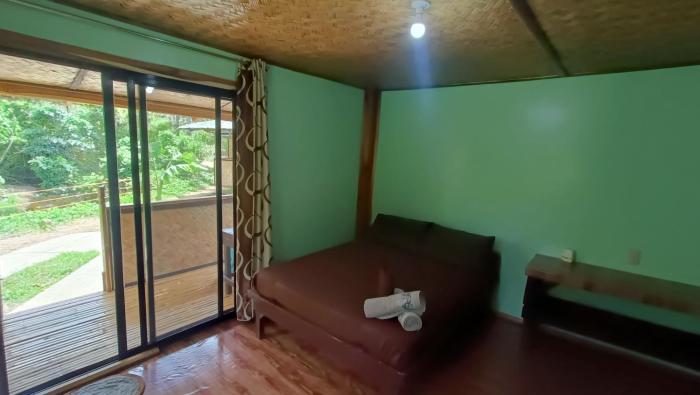 Tonys country glamping chalet with private bathroom