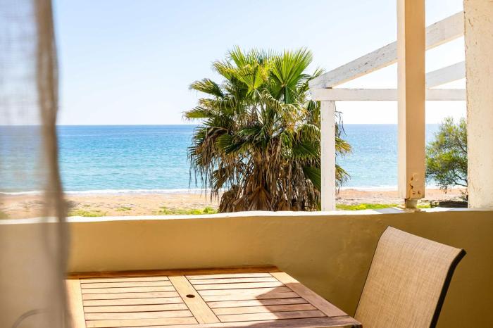 Beachfront Nest Memi Koroni-Seaheaven House B3