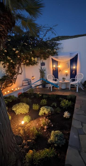 Small traditiional home near the shops and restaurants in Korissia, Kea