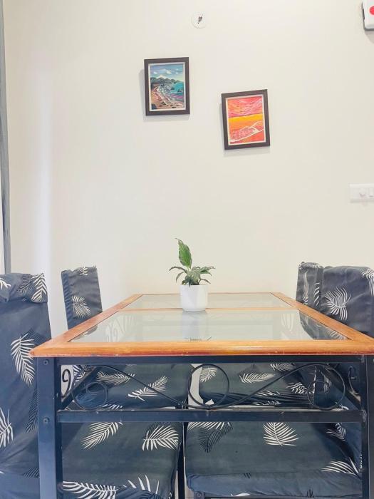 The Grand Palm Retreat with Skyline Suit in GIFT City, 2BHK, Luxurious, Pool, AC, Wifi