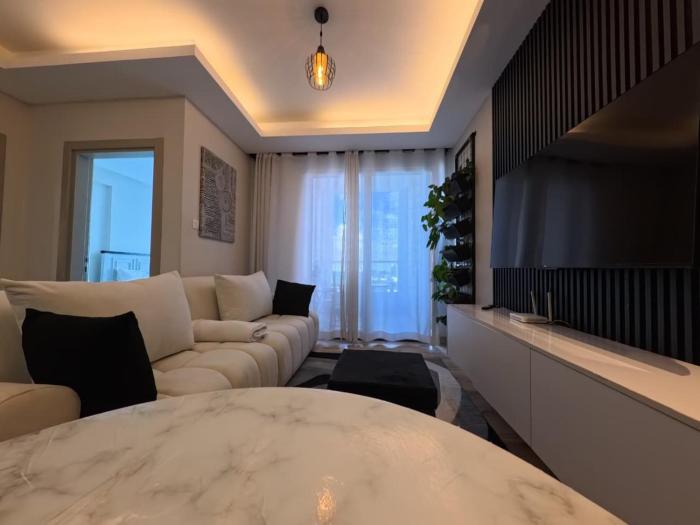 Modern Luxury 1BR Pool, Gym and City Views