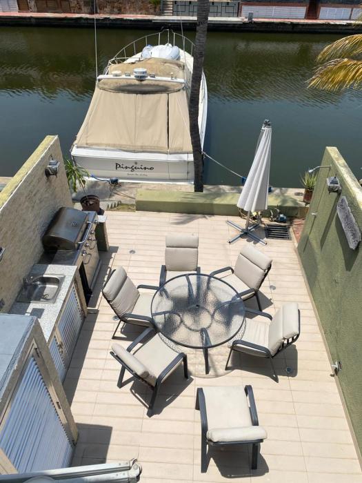 Exclusivo Chalet con Muelle Privado, Terraza y Seguridad 24 horas 7 dias de la semana