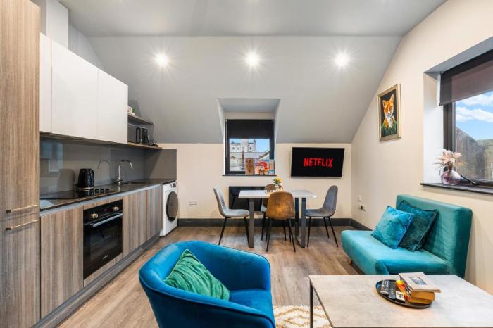 Spacious 2-Bed Apartment Near Seafront