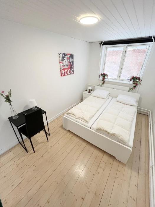 Bright Double Room 30 Free Parking