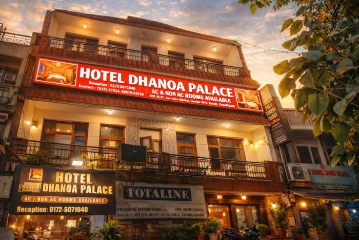 HOTEL DHANUA PALACE