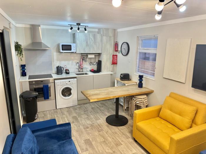 7-bed Compact Chalet Near Glasgow Sleeps up to 14 - Maryville Caravan Site Uddingston, Glasgow