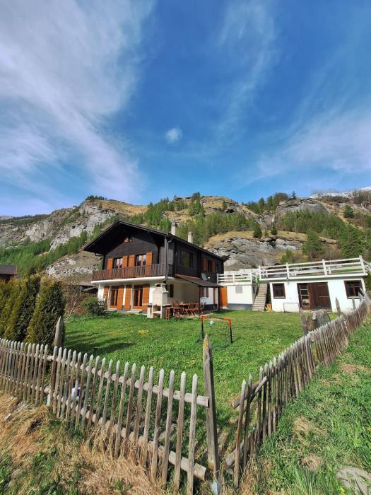 Cosy chalet with breathtaking view