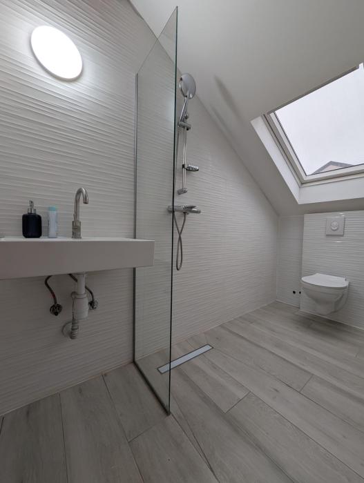 Spacious Condo w Terrace