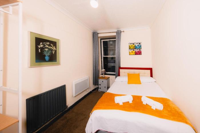 Charming 4 bdrm Apartment by Old Town